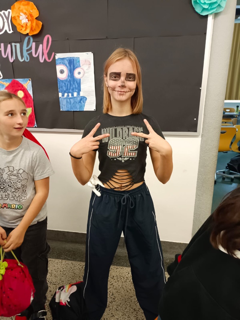 Halloween 2-2.jpg